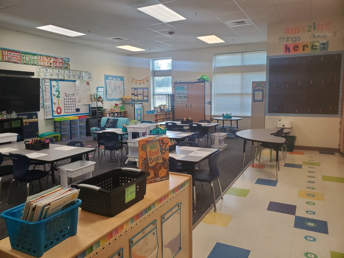 MrsSawkiewicz's tweet photo. Met all of my sweet new 1st graders Thursday night! So excited for this awesome team. We are ready to be #CrushingIt in 2022-23! @ScottsRidgeES https://t.co/75QuFa3gnu