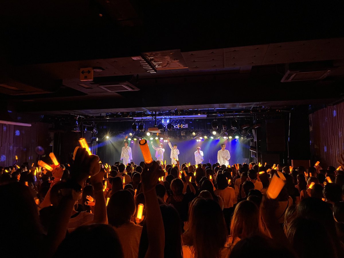 AKITO_SOLIDEMO's tweet photo. 「Thanks to Collars」大阪公演
ファイナル終わり🔥
Collarsのみんな本当にありがと!
無事ツアー完走出来た。
本当に良かった。
声がぶっ飛ぶくらい全力で歌いました。
そして噛み締めました。
みんなの心に残るライブに
なってますように!
残すは9/28ラストライブ。全力で!
#Thankstocollars https://t.co/ctzfwOxU5B