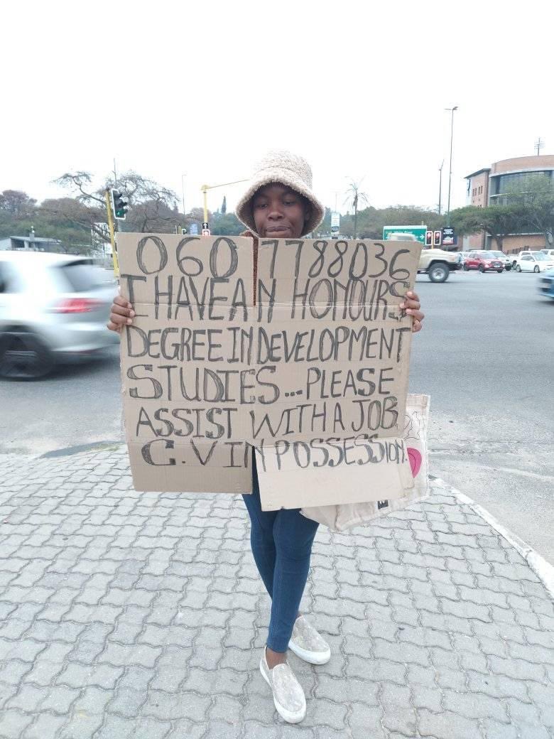joy_zelda's tweet photo. Please Lets help an sister out Her next employer could be on your Timeline Pls Retweet this 

Busi Woolies mall of africa master kg We South Africans Mashego Family Inno Royal AM Floyd Shivambu The EFF ANC Zimbabweans Mnangagwa Nkandla Big Zulu Big Ndunu Somizi Dr Ramathuba https://t.co/pKQBp9OlVc