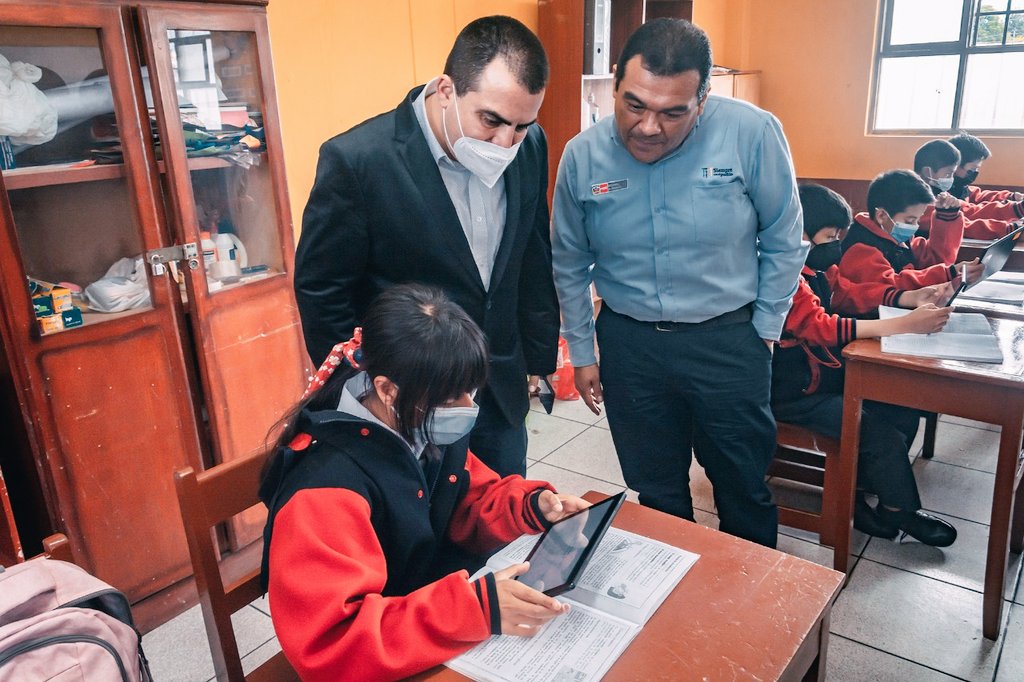 alonso_tenorio's tweet photo. Despliegue nacional de los agentes territoriales #ATET en la actualización y sincronización de las tabletas, los acompañe desde la IEE Virgen de la Natividad en Cajamarca #MINEDU https://t.co/ksQfoNRZOc