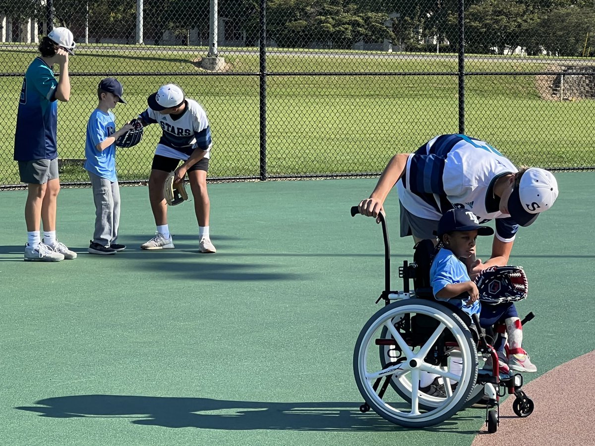 Reavisc's tweet photo. So excited for @SiegelBaseball_ to be at opening day of Miracle Field. Guys doing a great job! https://t.co/6GiIgnD5cE