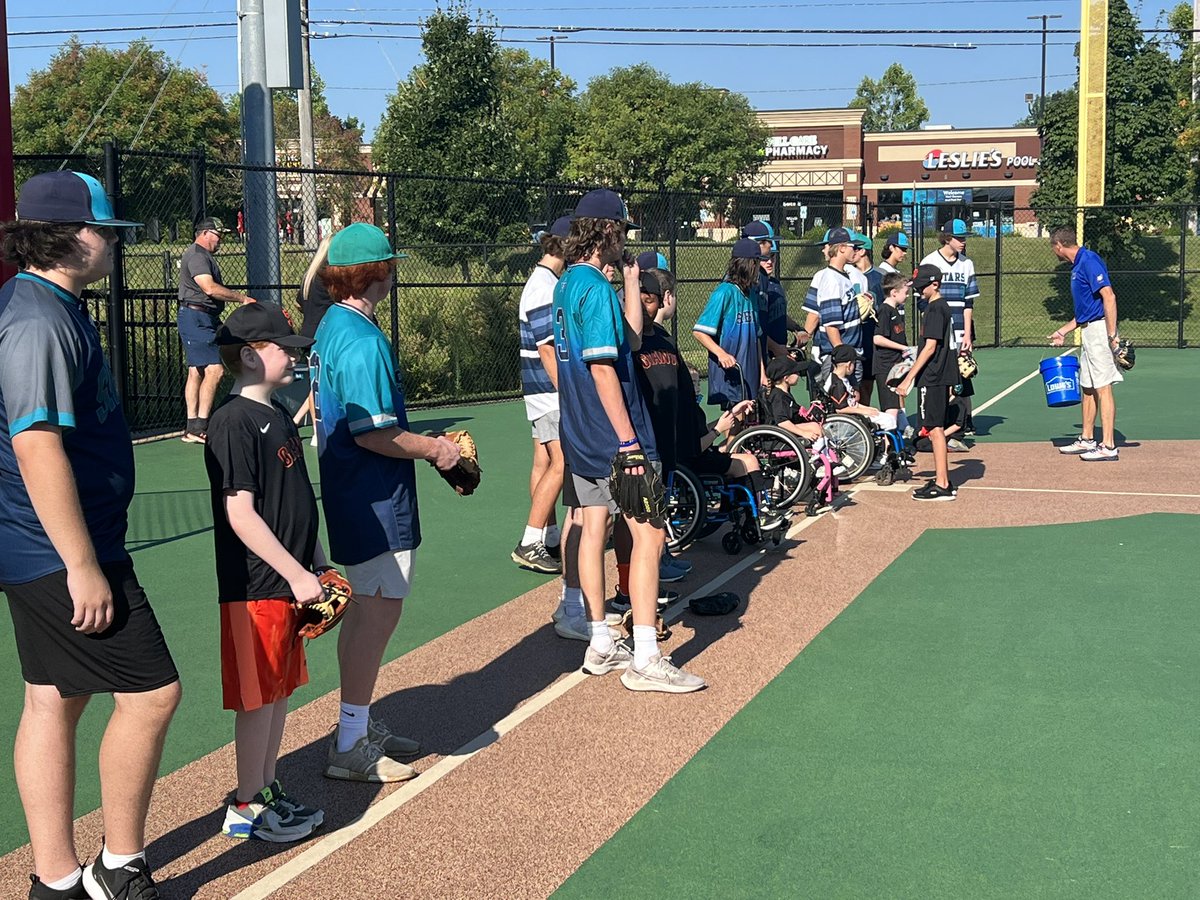 Reavisc's tweet photo. So excited for @SiegelBaseball_ to be at opening day of Miracle Field. Guys doing a great job! https://t.co/6GiIgnD5cE