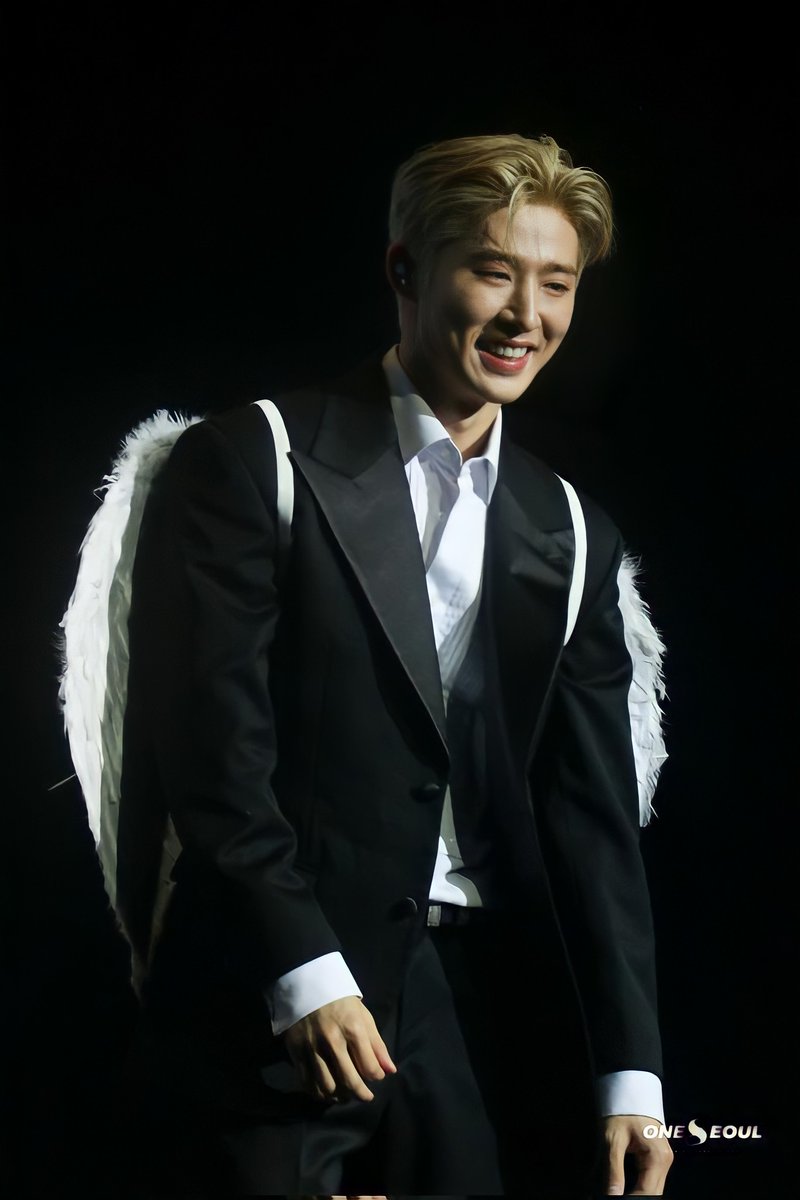 Amy_Lee___'s tweet photo. He's really an angel 😇🤍

#HanbinAtNFT #HanbinInManila #HANBIN #BIinManila
#BI #비아이  #BIoffline1stFanMeetingMNL https://t.co/Bk1UVDq4AN