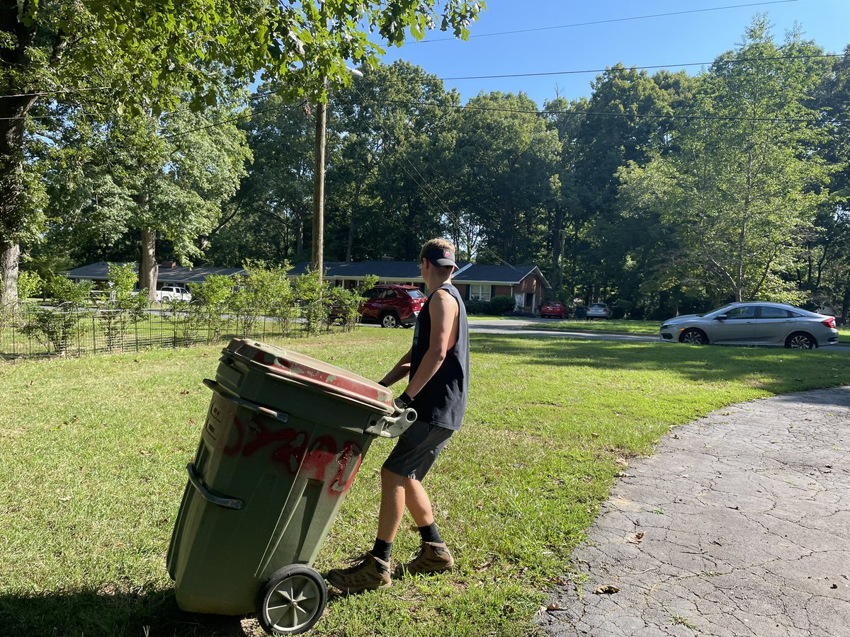 UCPSNC's tweet photo. Today is @myUWCC Day of Caring in Union County. School teams are volunteering to clean up yards at homes of our senior citizens. Thank you @PiedmontHSNC Student Government for being great leaders. @AGHoulihan #Unionisunited https://t.co/dQelMbvOVG