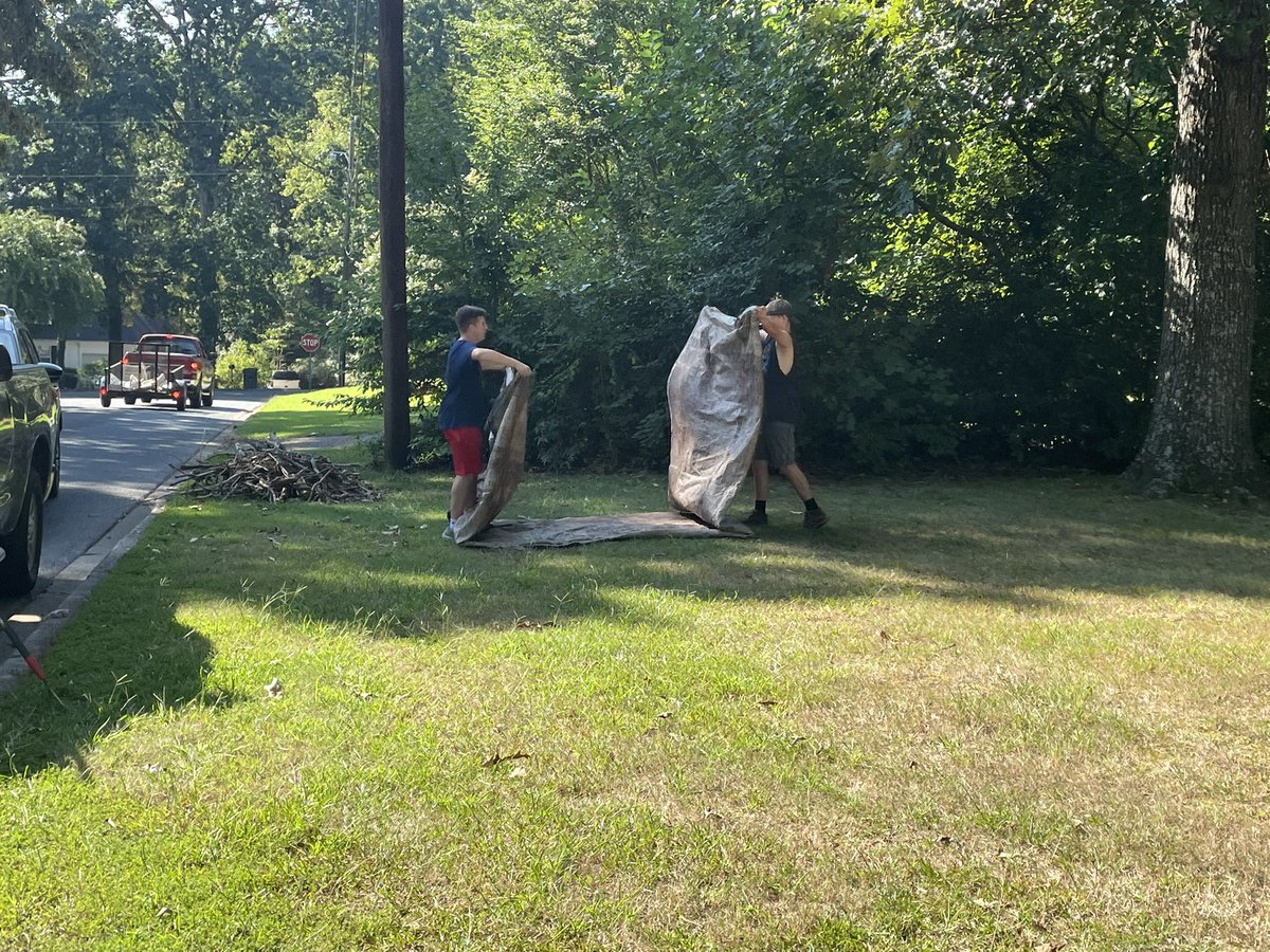 UCPSNC's tweet photo. Today is @myUWCC Day of Caring in Union County. School teams are volunteering to clean up yards at homes of our senior citizens. Thank you @PiedmontHSNC Student Government for being great leaders. @AGHoulihan #Unionisunited https://t.co/dQelMbvOVG
