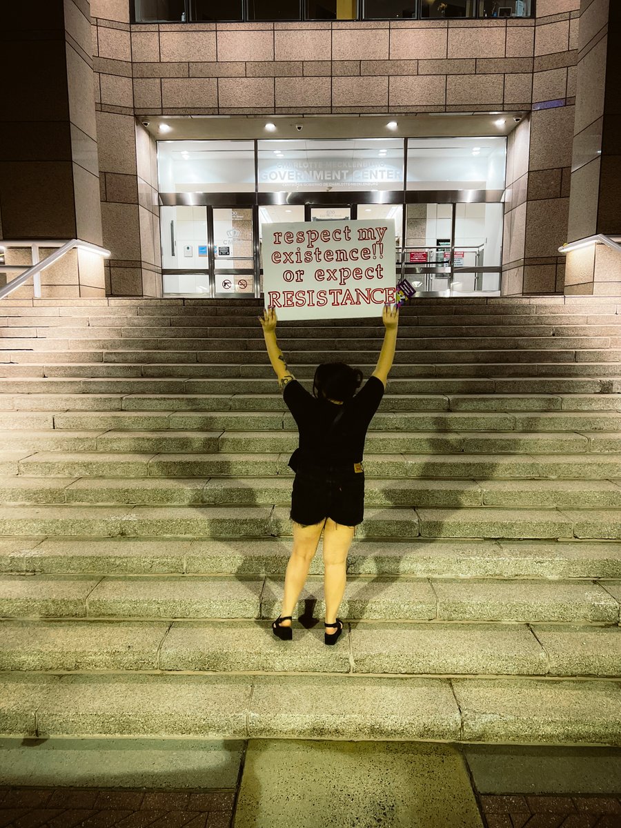 Okay, #Charlotte...turn UP for #ReproductiveJustice and #AboritonAccess!

And we see our brochure about anti-abortion 'crisis pregnancy centers' peeking from behind the sign...love it ✊🏾 Shout out to Kaitlyn for the phenomenal photo!

#FreedomForAllNC