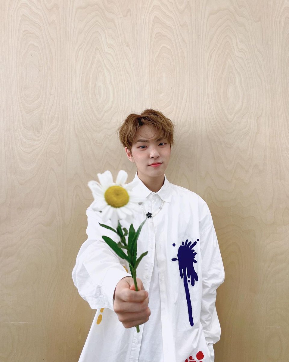 ghost9_ph's tweet photo. [220827 official.ghost9 IG]

🎈🐿🌼

#보조개강람쥐 #DimpledSquirrel
#LEEKANGSUNG #이강성
#GHOST9 #고스트나인 https://t.co/3IJ0IpFRGy