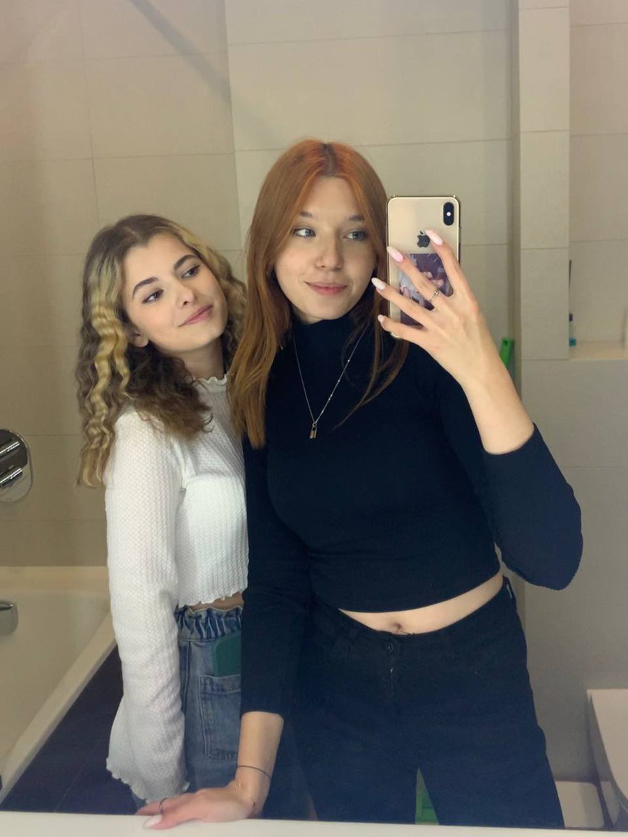carliass's tweet photo. все, можно считать я окончательно переехала и обустроилась. встретила сегодня любимую малышку @sincerrrity , будем теперь жить вместе и делить прекрасную квартирку https://t.co/Kf4CgP0oO0