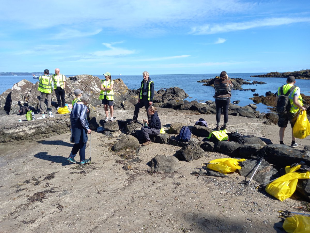 A day well spent this Bank Holiday weekend with our amazing Volunteers at Crawfordsburn and Helens Bay beaches doing a coastal litterpick and some wildlife spotting! #joininfeelgood #volunteering #nature