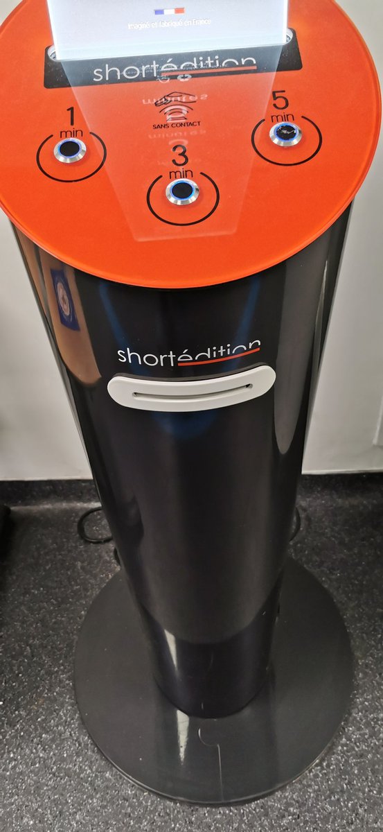 jerome_pdf's tweet photo. Au service des #urgences @HopitalTenon @APHP il y a un distributeur d'histoires pour patienter. 1 minute, 3 minutes ou 5 minutes. Merci pour cette idée géniale. #Fondation #MINERVE @ShortEdition_EN #ShortEdition imaginé et fabriqué en #France 🇫🇷 @InstitutFrance #culture #lecture https://t.co/UZQpUMqh5x