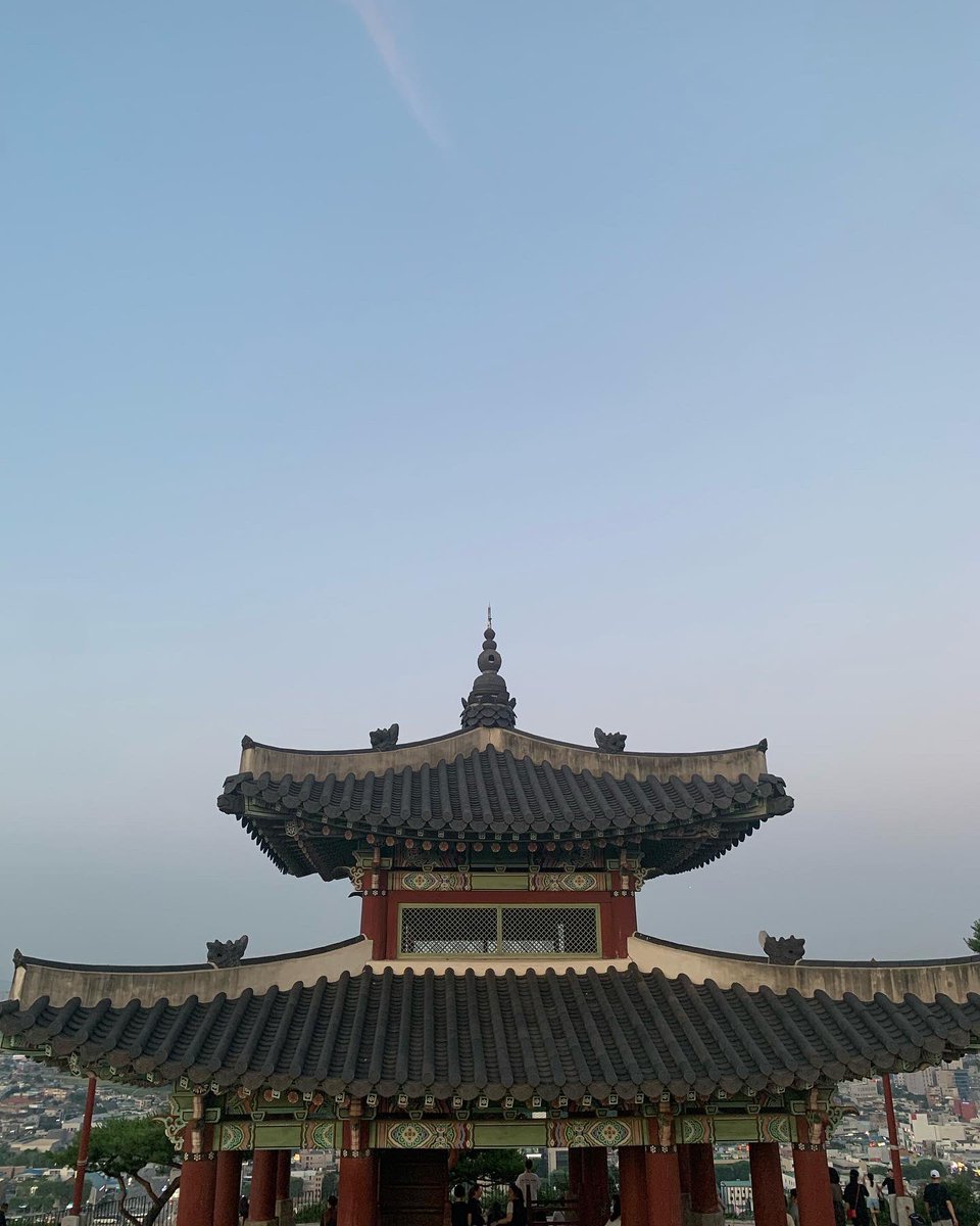blue_side_hwld's tweet photo. Sumer night in Suwon 
#korea #suwon #seoul #corée #SouthKorea  #pics #travel #vlog https://t.co/9AeHLP2GrH