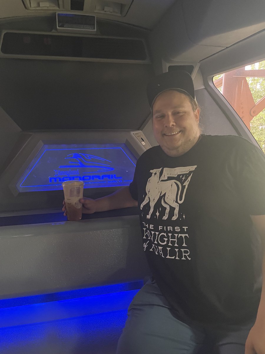 BuffaloError's tweet photo. Repping my #FirstKnight of #Avalir shirt while at @Disneyland today! Thanks again to @Luiscarazo for bringing #ZerxusIlerez to life and thanks to @CriticalRole for giving us this awesome merch! 

#Disney #Disneyland #DisneyMonorail #RopeDrop #CriticalRole #CrittersOfDisney https://t.co/dYzUIPEeNM