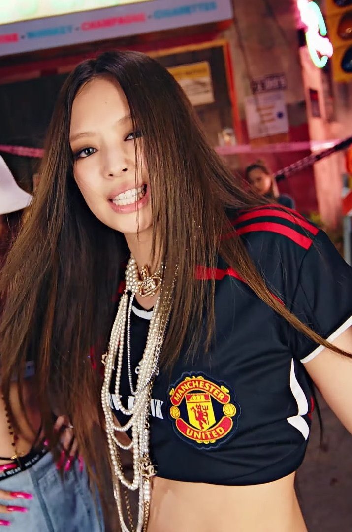 𝙅𝙀𝙉𝙉𝙄𝙀 𝙉𝙀𝙒𝙎 on Twitter | South korean girls, Manchester united, Manchester  united shirt