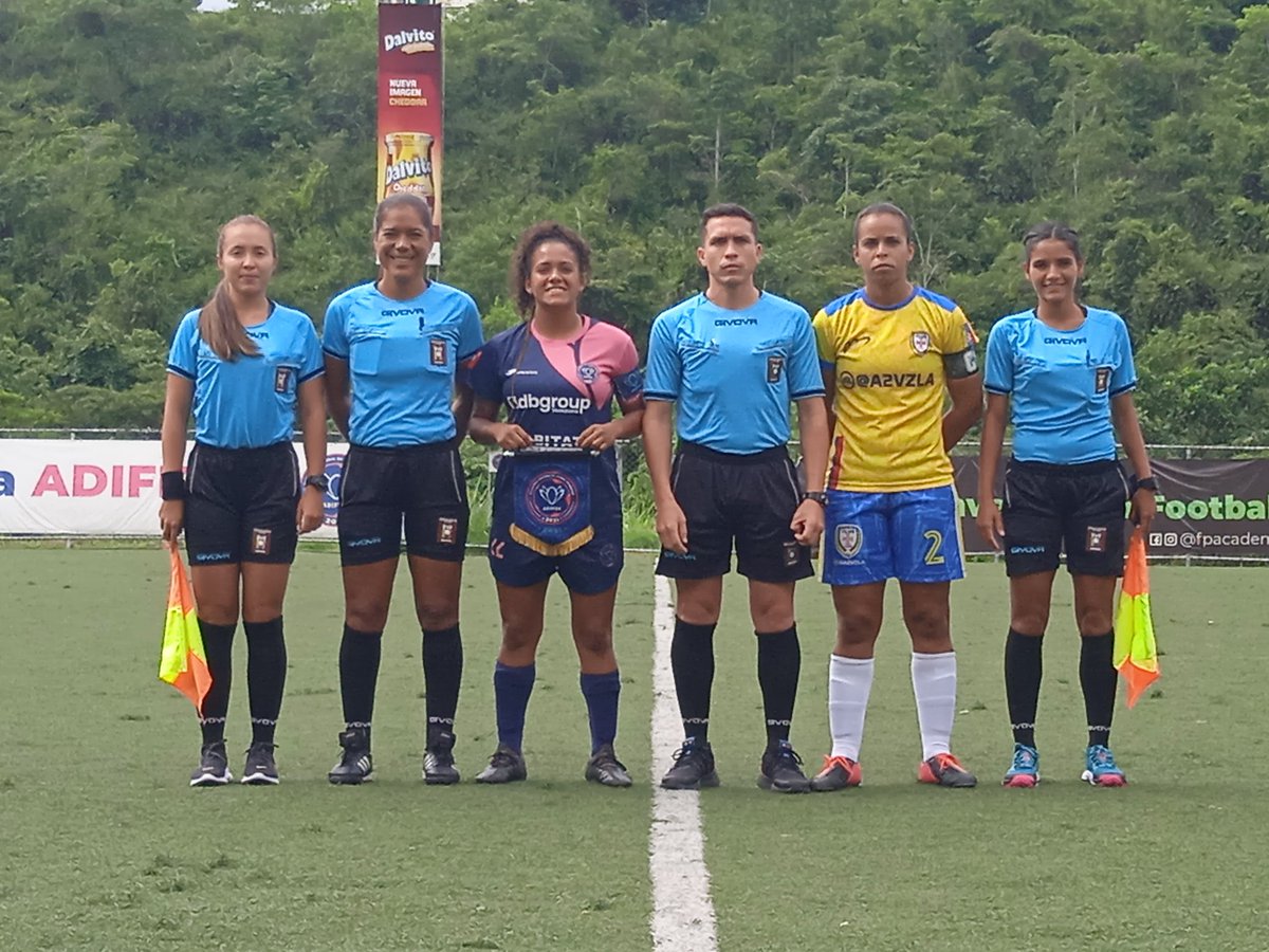 Yovavasquez96's tweet photo. Presentes en este PARTIDAZO de los 4tos de final de la @LigaFUTVEFem, partido de ida:

@adiffem 🆚 @clubmadeirafem ⚽🇻🇪🔥

#EsMomentoDeEllas https://t.co/Im8wsstVId