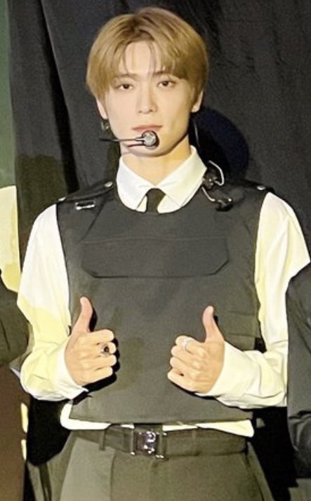 fancyverse_'s tweet photo. แจฮยอนเหมือนกองปราบปราม https://t.co/eoo9AsWx1y