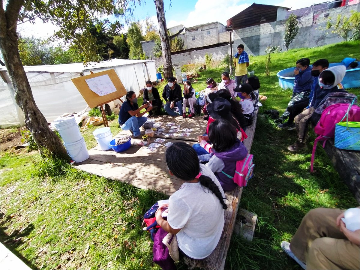 Taller  de semillas y semilleros dónde  re-valorizamos nuestras semillas locales.
#PiesAgiles #semillaslocales #agroecología