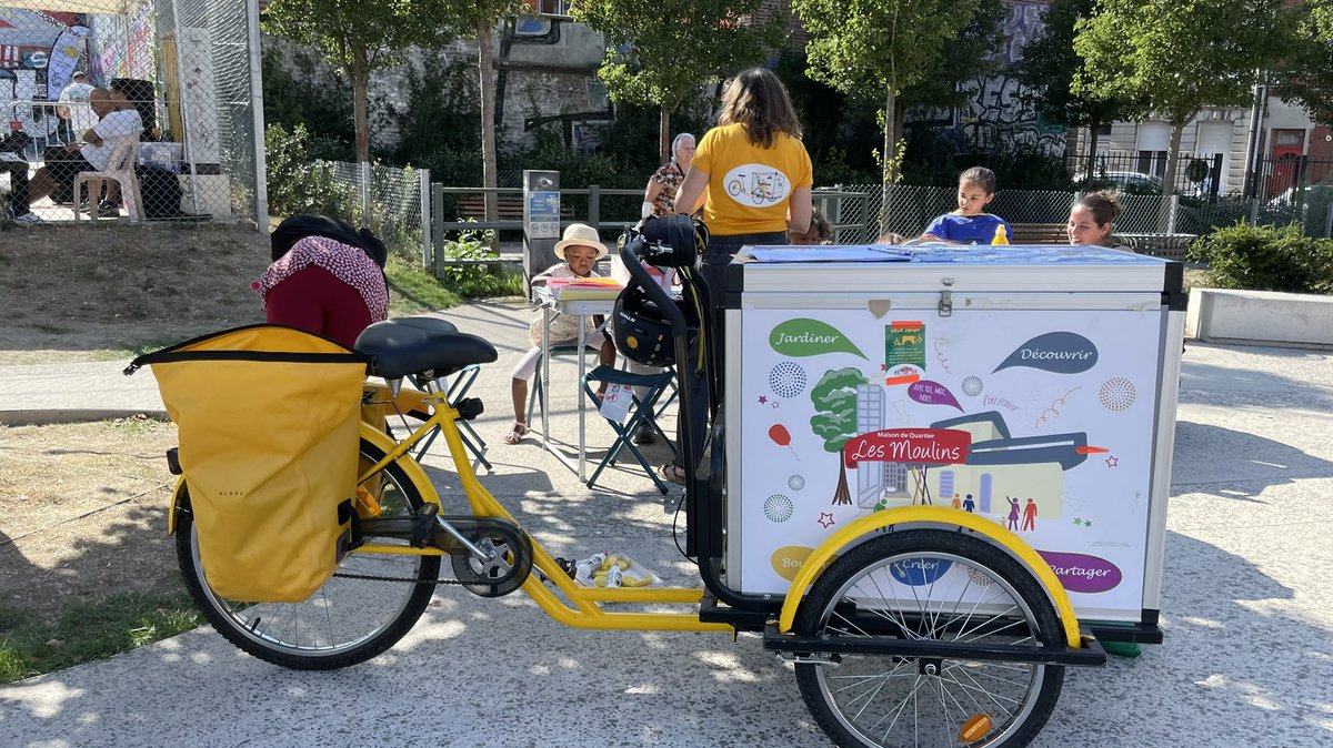 mpbresson's tweet photo. 🌳☀️ L’été à #Lille : belle journée ensoleillée pour la Block Party de #Moulins 
✅ initiation sportive : tennis, tennis de table, basket, boxe, escrime, vélo…
✅ loisirs créatifs 
✅ musique, danse, DJ… 

#cultureaLille 
#FLowLille
#lillevillesportive 
#terredejeux 
#JO2024 https://t.co/Gf5ihNaWR4