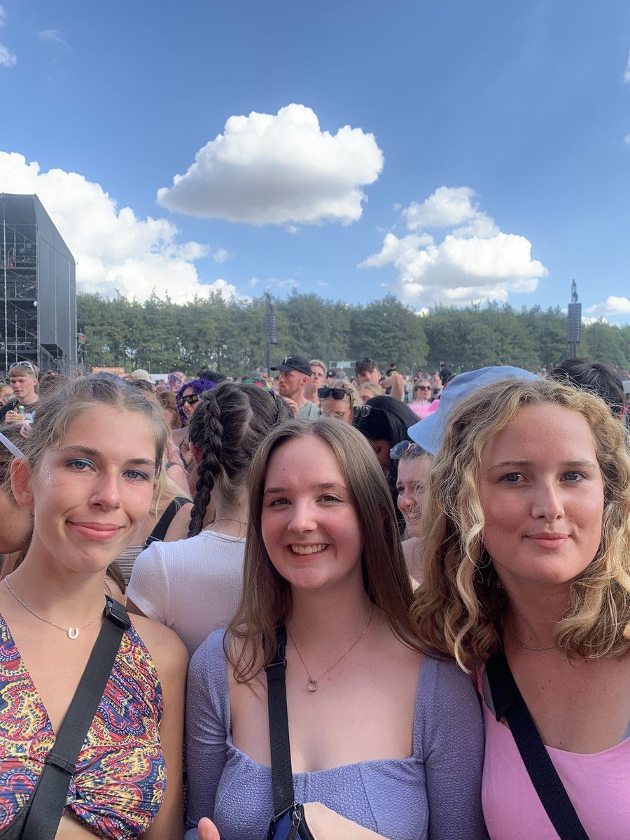 DontWakeTheBea2's tweet photo. feeling joyful for Crookes. #NoMusicOnADeadPlanet  #LeedsFestival @OfficialRandL https://t.co/QhVwFYWLff