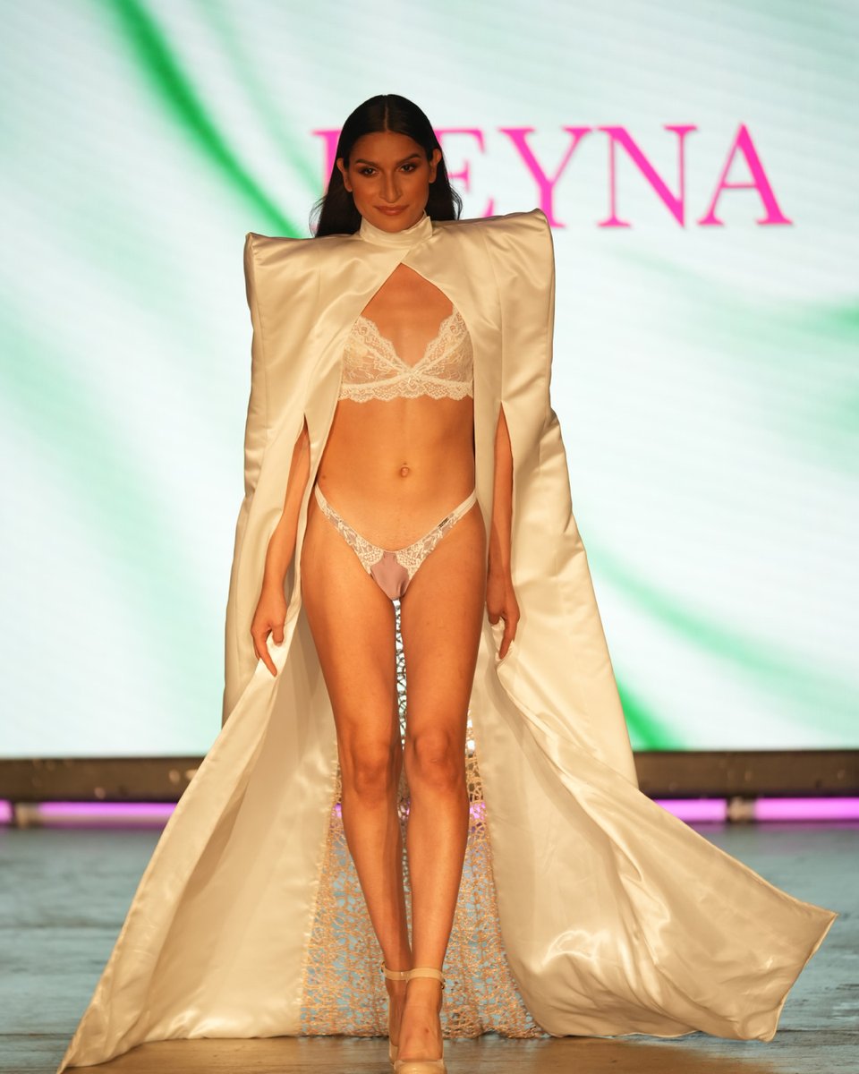carmenliushop's tweet photo. Strut through this Bank Holiday weekend & bag 25% OFF
This weekend ONLY! Shop now
https://t.co/6ob7NiA926
📸 Steven Lam
#runway #tvshow #slaymodelsearch #slaymodel #transisbeautiful #model #lingerie #tuckingunderwear #losangeles #london #carmenliulingerie https://t.co/aa5iDIGVHS