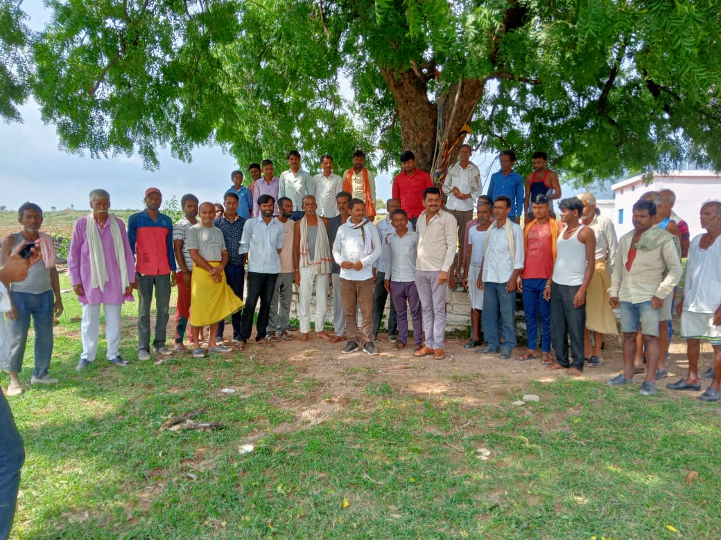 रैपुरा क्षेत्र के कई ग्रामो में जनसंपर्क करते हुए समास्याए सुनी एवं सभी को धन्यवाद🙏🏻 <a href="/ChouhanShivraj/">Shivraj Singh Chouhan</a> <a href="/umasribharti/">Uma Bharti</a> <a href="/vdsharmabjp/">VD Sharma</a> <a href="/prahladspatel/">Prahlad Singh Patel ( वृक्ष से जल, जल से जीवन)</a> <a href="/vaibhavpawarmp/">Vaibhav Pawar</a> <a href="/kawreramkishor/">Ramkishor Nano Kawre</a> <a href="/Bpsingh_bjp/">Brijendra Pratap Singh</a> <a href="/anupamanbsr/">Anupama Singh Lodhi</a> <a href="/RAJPUT_NBS/">NBS Rajput, IAS</a> <a href="/MPBJYM/">BJYM Madhya Pradesh</a> <a href="/JPNadda/">Jagat Prakash Nadda</a> <a href="/LokeshKumarLil1/">Lokesh Kumar Lilhare</a> <a href="/Rp_lodhipawai/">R.P.Lodhi.malgan.raypura.pavai.panna.</a> <a href="/rameshw55438438/">भैया ध्रुव सिंह लोधी फ्रेंडस क्लब पवई पन्ना</a>