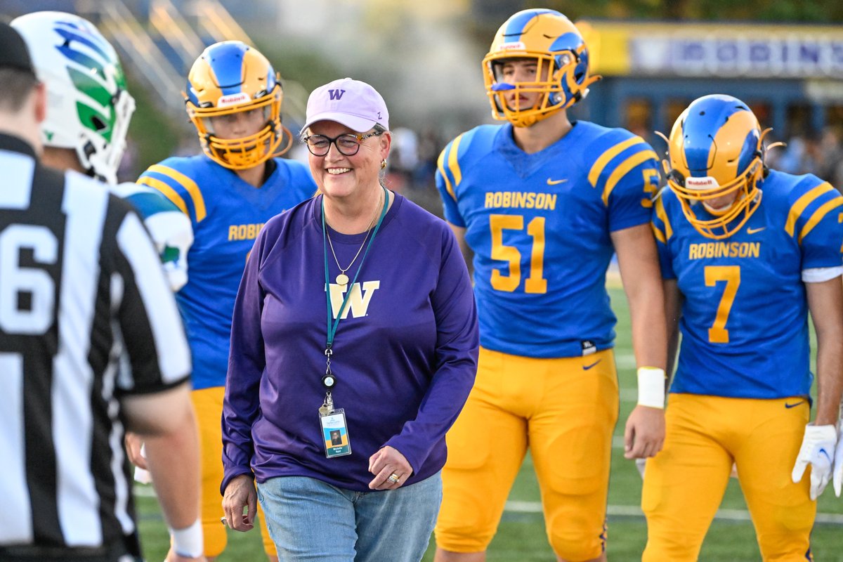 Ram_Snaps's tweet photo. FCPS Superintendent, Dr. Michelle Reid, tossed the coin at the football season opener; Robinson vs. South Lakes. @fcpsnews https://t.co/8o0s2XYLln