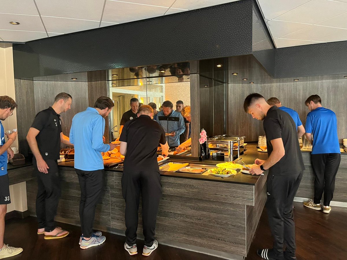 FletcherFootbal's tweet photo. Voetbalclub Hermes-DVS @Hermesdvs uit #Schiedam is dit weekend op #trainingskamp in #Zutphen bij Fletcher Hotel Zutphen waarbij werd getraind op de voetbalvelden van Be Quick Zutphen @BeQuick_Zutphen ⚽

#BeQuick #hermesdvs #voetbal #fletcherfootball #hotelzutphen #teambuilding https://t.co/GjLBJdQr6a