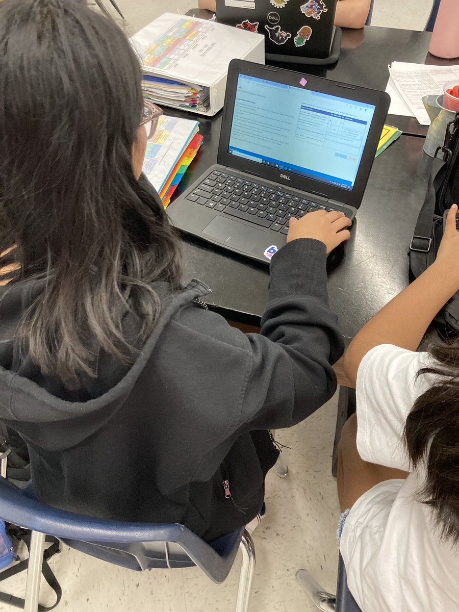 mrsaunderwood's tweet photo. Trying out @MIWritebyMI peer review! Super easy way for scholars to give feedback to each other while maintaining anonymity. Practicing dialogue in narratives! @Mabry_MS_Cobb @COBB_ELA #cobblearningeverywhere #multipledrafts https://t.co/djvSiVjhbE