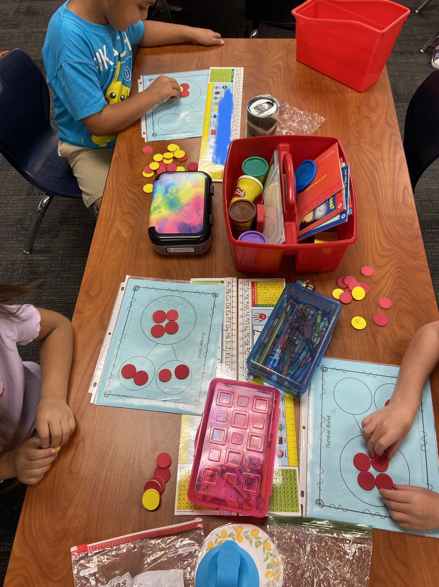 jori_meldrum's tweet photo. Used number bonds this week in kindergarten to practice different ways to make the numbers 1-5. #LXE @JobeMathLP https://t.co/lWTBCDtSST