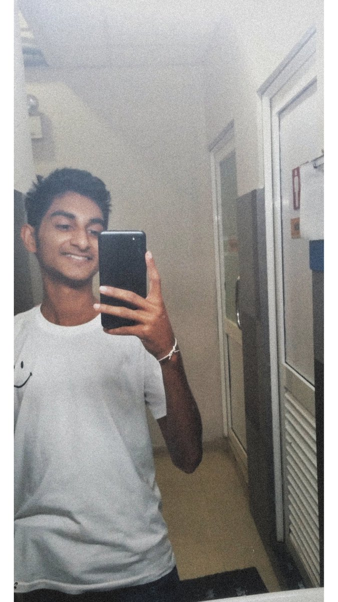 umesh_chamika's tweet photo. සිනා බෝ වේවා.🖤🌸🍃 https://t.co/sCkgn0DMf7