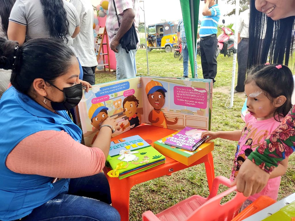 lenincedeno77's tweet photo. #StoDomingo l El MIES estuvo presente en la feria Infancia con Futuro que se desarrolló en el cantón La Concordia, la que contó con un buen  número  de  asistentes que conocieron nuestros servicios de Desarrollo Infantil a través de un punto de atención móvil. 🖍️🧩🎨😃 https://t.co/yZM6R4Bvfh