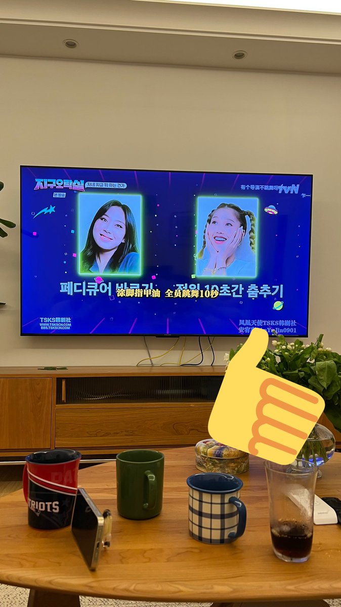做电灯泡的第6个小时 很爽 他们秀恩爱 我认真看综艺 我们都有美好的未来 https://t.co/snWs1nUFY4