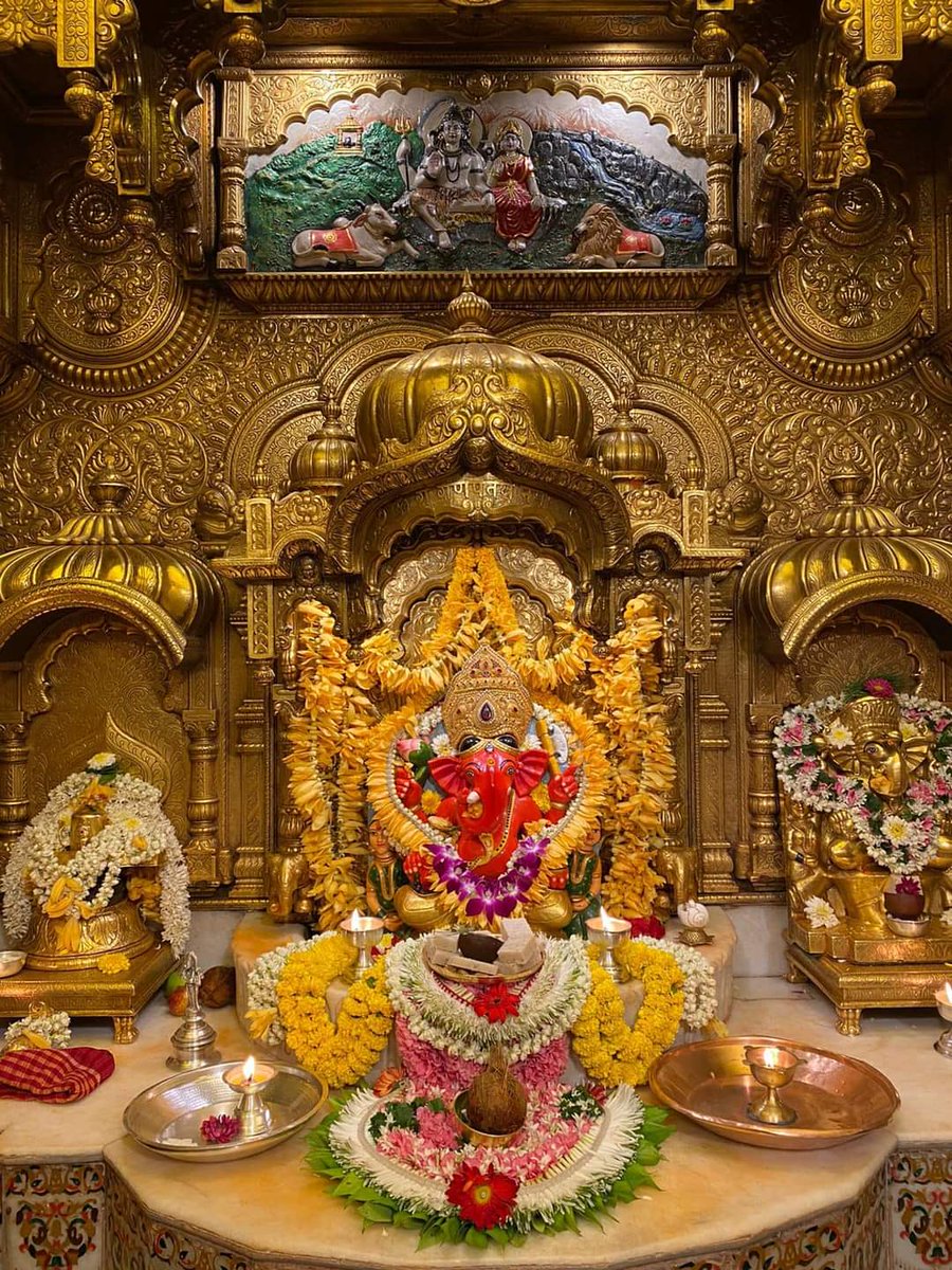 banke_shri's tweet photo. जय श्री सिद्धिविनायक 💛🙏 https://t.co/AR9paeXFUd
