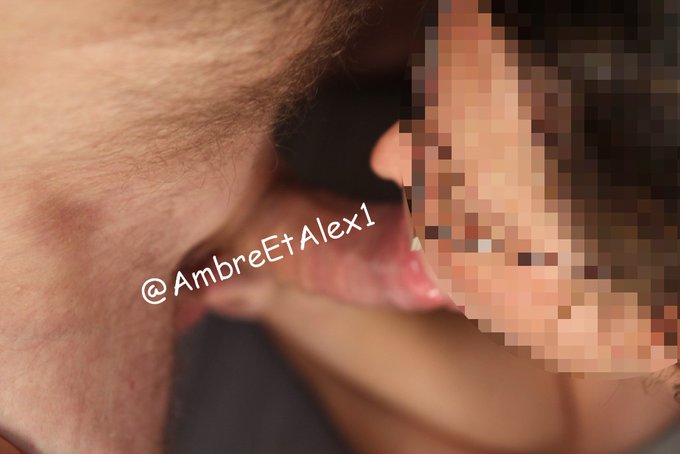 🔞 AmbreEtAlex 🔞 - 2 pic. Quand Mr fait venir un ami car il est en convalescence 😅. Ce fut un bel après midi 🥰 Et vous, comment s'est-il passé? Nous allons essayer d'être un peux plus actif 🫤 https://t.co/nfwuQ7bfne