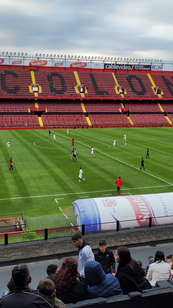 crisg14's tweet photo. Bancando al club, bancando a los pibes ❤️🖤 @ReservaSabaler #Colon https://t.co/4y05TDKtQZ