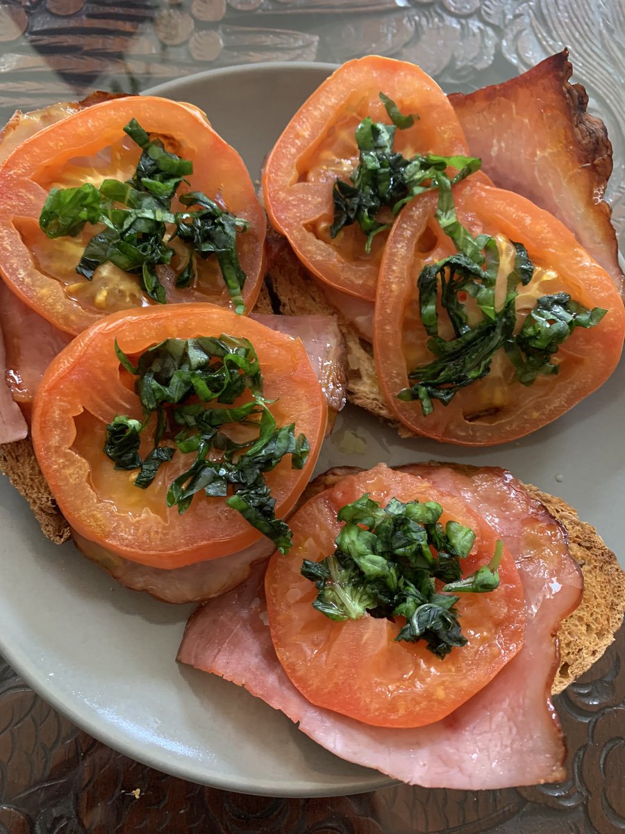 GelueBorr's tweet photo. Ham Tomato and Basil toast
#brunch #ham #tomato #basil #toast with #oliveoil #delicious #yummy #flavors #fresh #satisfying #scrumpciousfood #foodporn #foodcravings #foodie #instafoodie #instafood #instadelicious #instabrunch #foodphotography #foodlover #foodgasm #foodheaven https://t.co/cN6H4v4f8Z