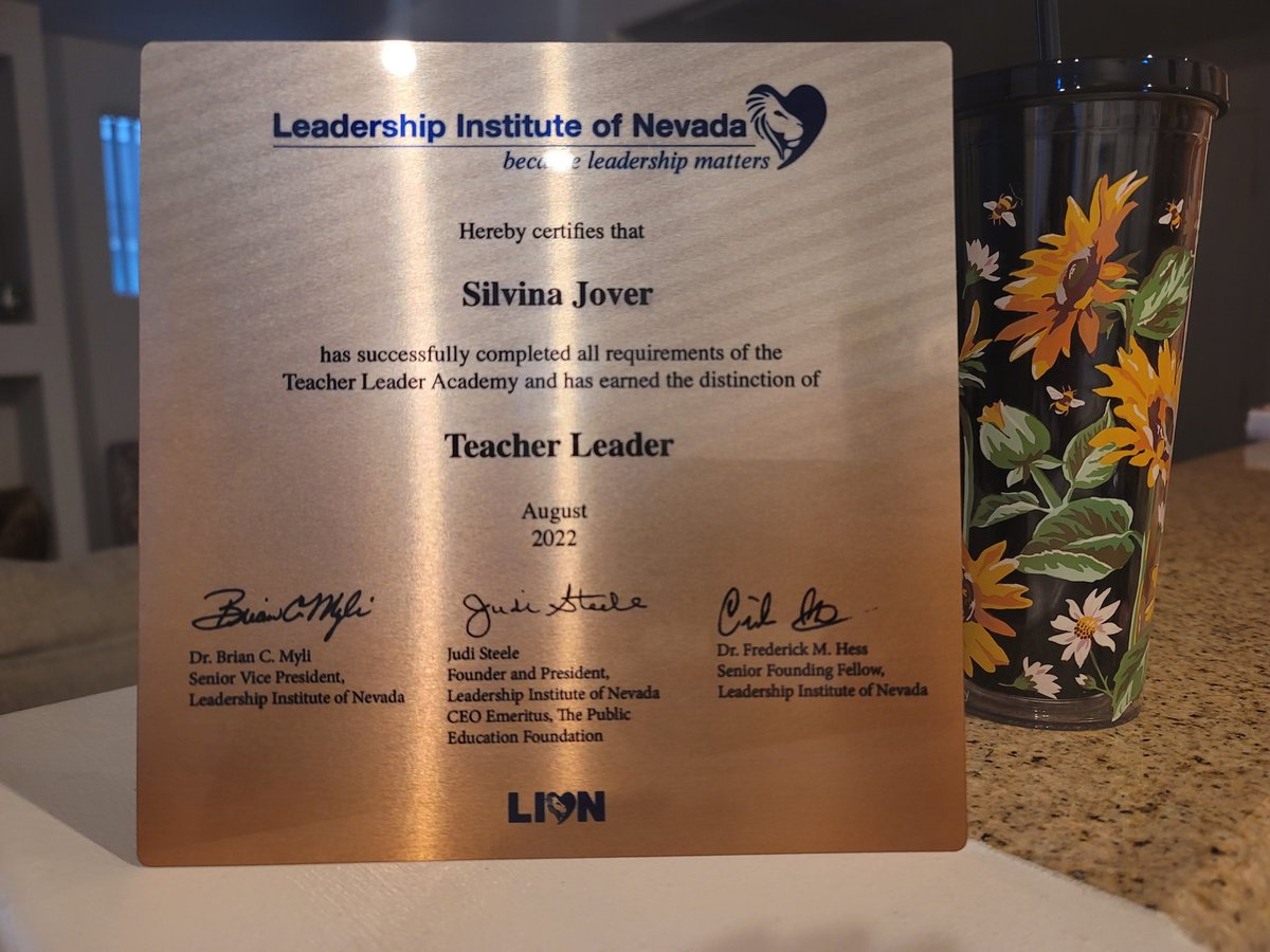 LatinaComm's tweet photo. The BEST part of yesterday's Ceremony #TLAC6 was getting to meet @RanchoPrincipal and @FGonzales_NV and seeing Ramona Esparza. So grateful to have strong #Latinas in education here in #LasVegas and @ClarkCountySch that allow me to learn from them. Always an inspiration. https://t.co/rhJpQnQCr0