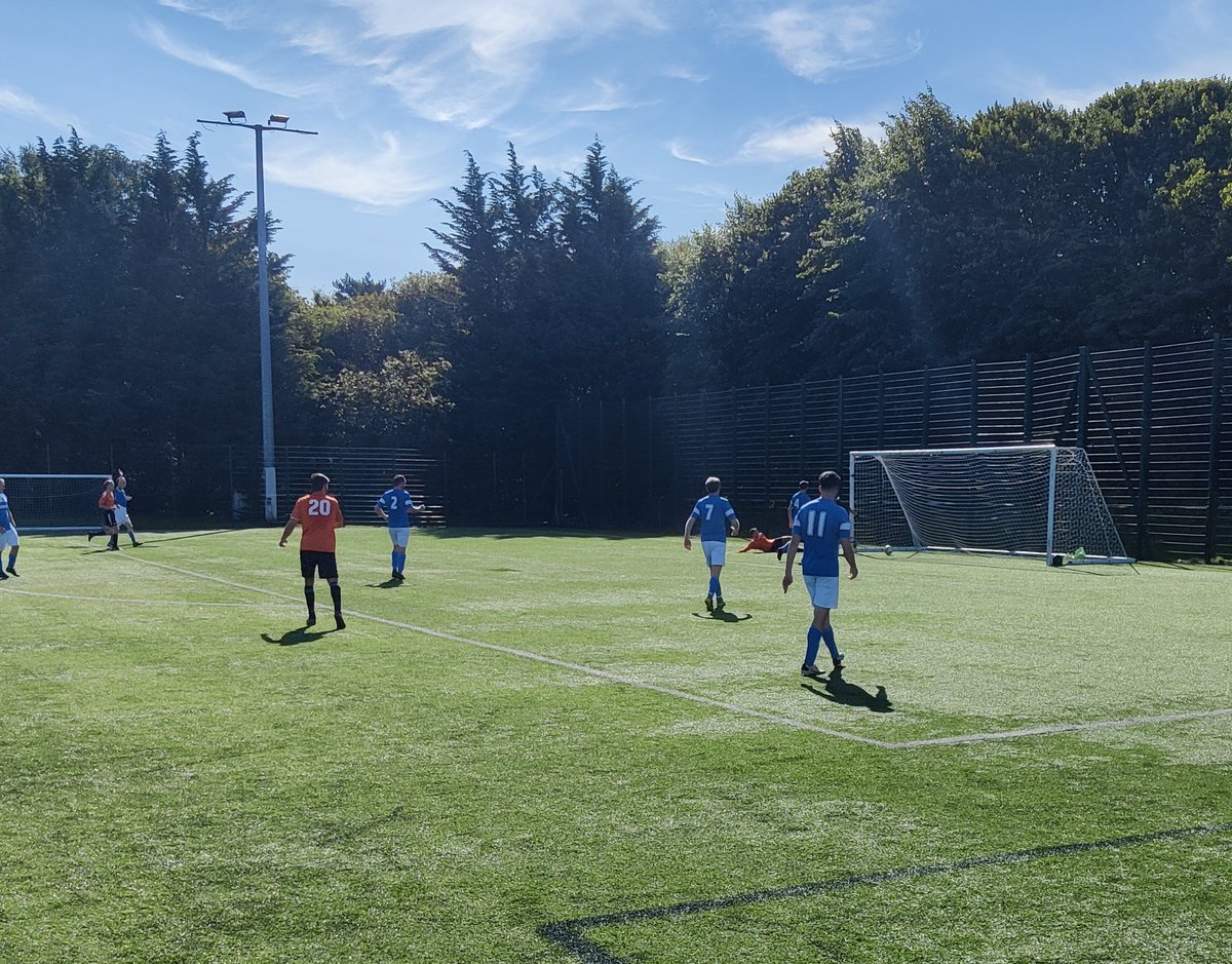 Great to get off the mark today with a solid 3-1 win. Thanks for the game West Glasgow and all the best.
Goals:
Brian ⚽
Ciaron ⚽
Daroll ⚽

MOTM: Craig 🏆

(Photos of second goal Ciaron scored)