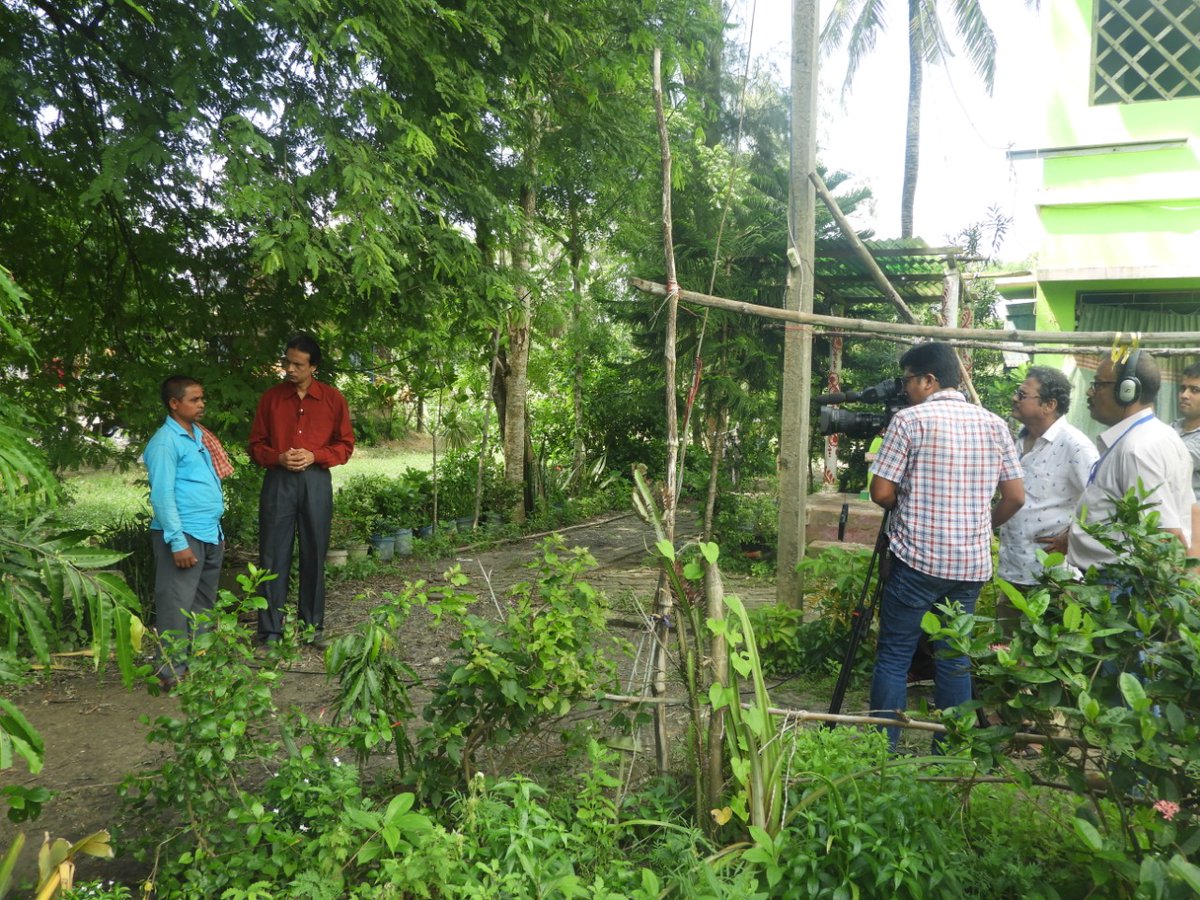 LRRMission's tweet photo. Capturing our success stories on agriculture and animal husbandry by Doordarshan Kendra, Kolkata at Kultali
#sundarban #agriculture #AlternativeLivelihood https://t.co/KrGADHK6zO
