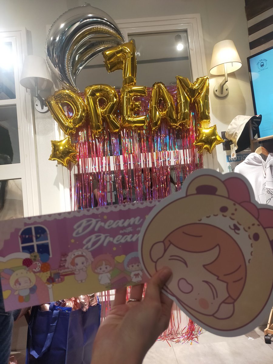 florique_'s tweet image. Sweet dreams with nct dream celebrating their 6th anniversary at @neoCSEtech! Super nag-enjoy ako lalo na ang dami kong nakuhang prizes😜 Sorry po kung sobra-sobra yung time limit namin, 1-2 naging 4pm😂 see you po sa next cse!

(Pst pareserved po ako nung sa sept 4🤭)