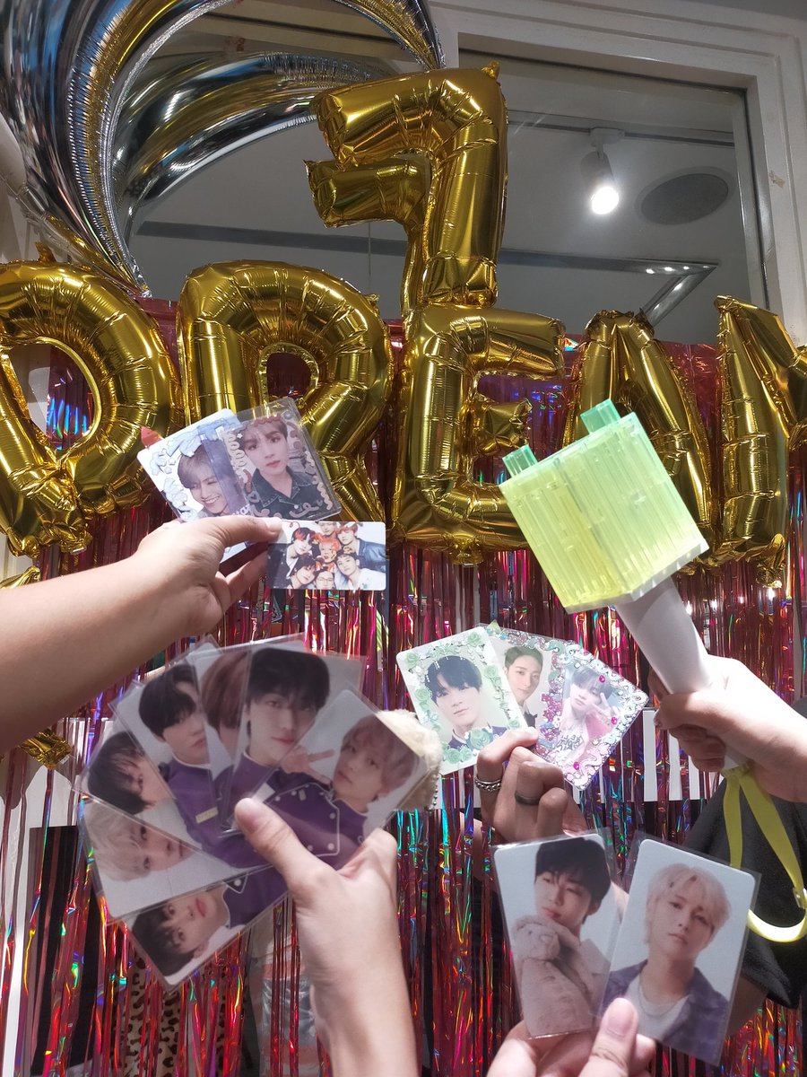 florique_'s tweet image. Sweet dreams with nct dream celebrating their 6th anniversary at @neoCSEtech! Super nag-enjoy ako lalo na ang dami kong nakuhang prizes😜 Sorry po kung sobra-sobra yung time limit namin, 1-2 naging 4pm😂 see you po sa next cse!

(Pst pareserved po ako nung sa sept 4🤭)