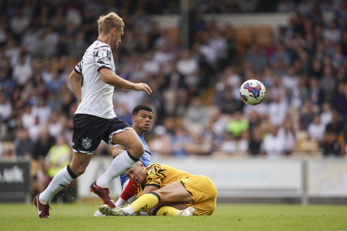 pompeylive's tweet photo. Dane Scarlett's first goal for #Pompey 👏 https://t.co/wczGJ8BfZV