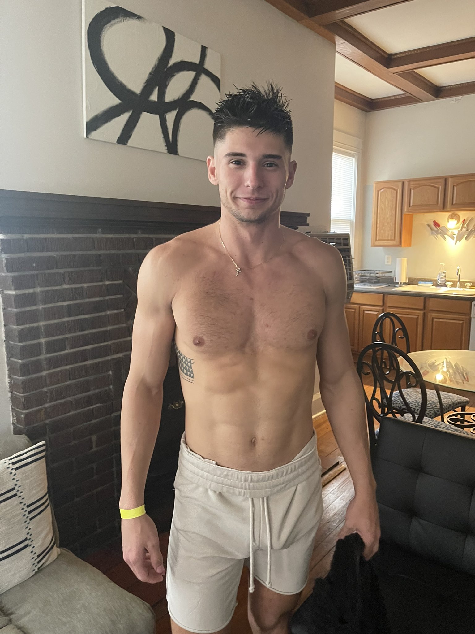 Love these shorts, though they’d look even better on your floor 😉 https://t.co/IrG7kzjPVj