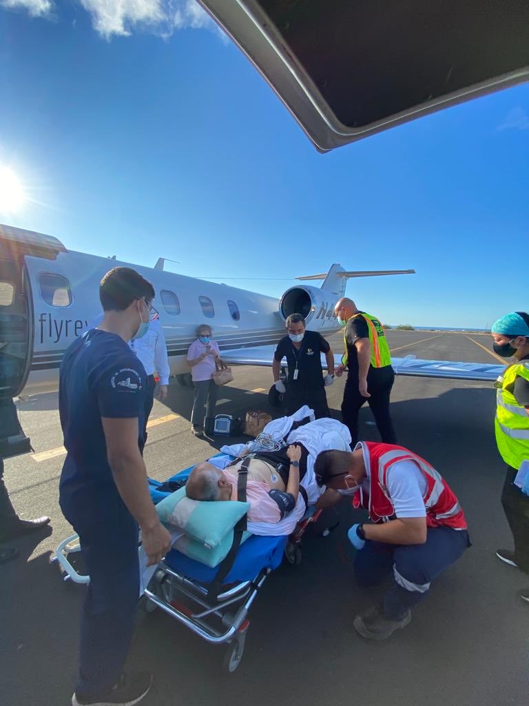 AIRMED evacuación desde Galapagos Pcte fract  de cuello de fémur estable a realizar cirugía de cadera por caída