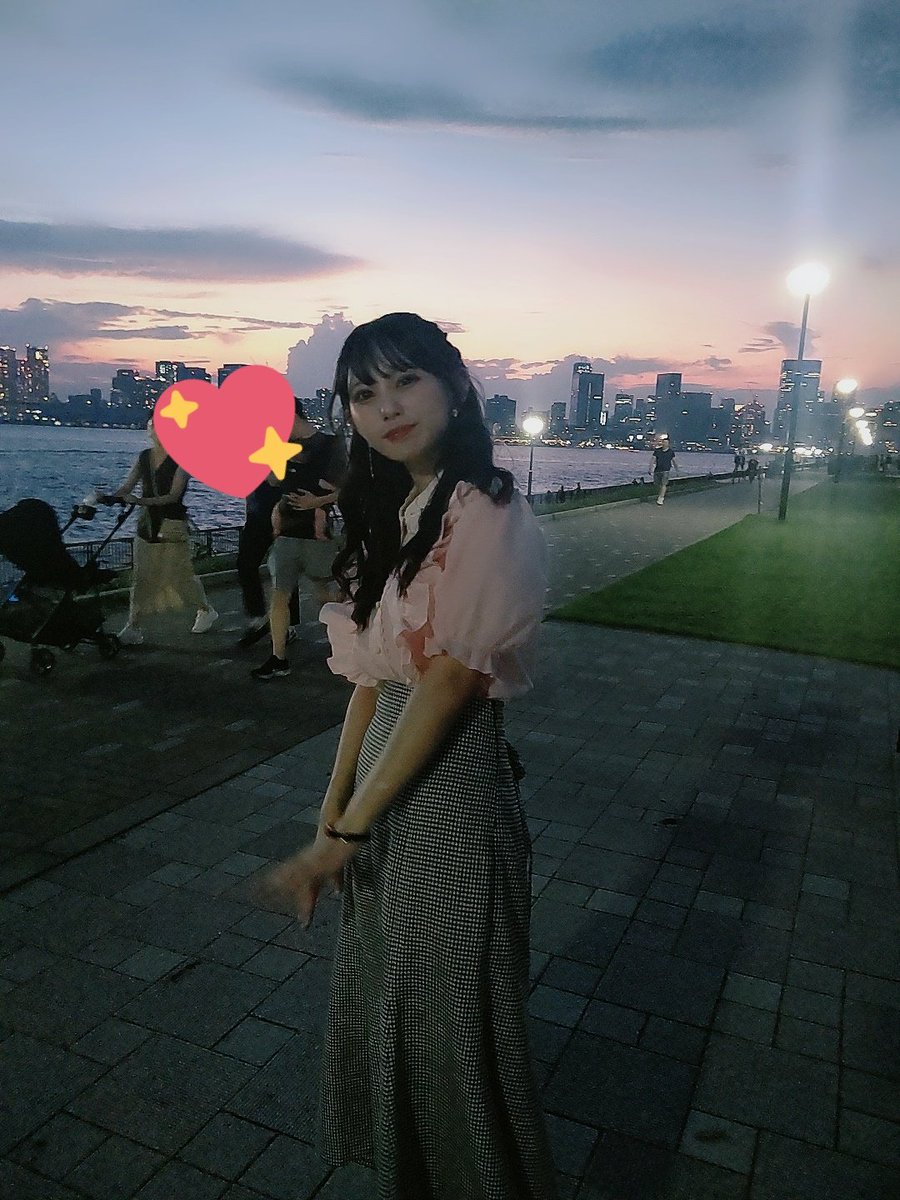 DOLFTuKqBihJiAE's tweet photo. 仕方ないのでおすそわけです🎀
加工してないよ！！
#KNOA #あちゃん #あいり #あいちゃん #加瀬藍梨 #豊洲 #花火 #近すぎてやばかった https://t.co/0EmG21rHfK