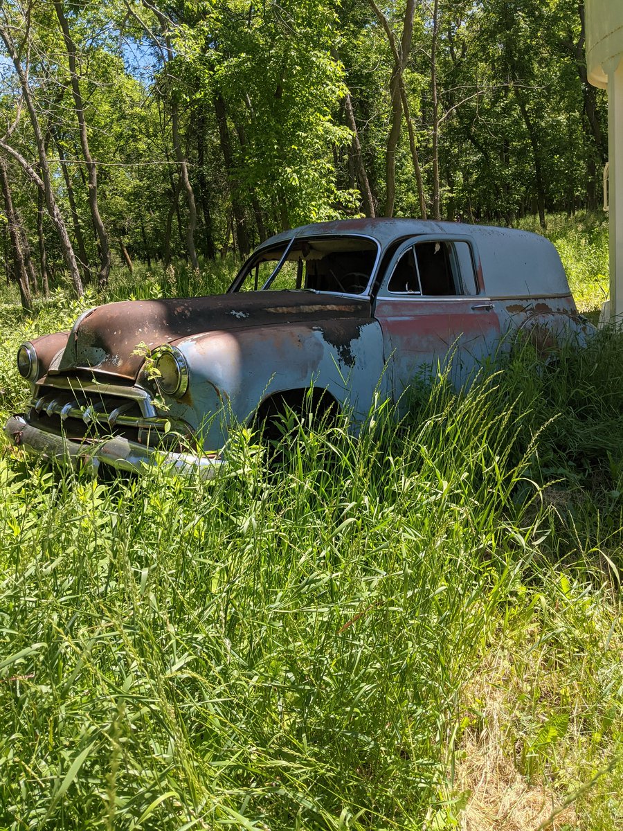 PaullyDoe's tweet photo. #DavesCarIDService saw this panel at my cousin's farm just outside of Winnipeg https://t.co/JB9U7KlhIi
