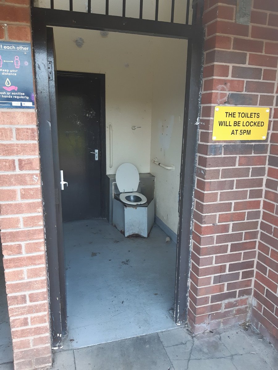 Myron_S's tweet photo. @RochdaleCouncil Here is a picture of the disable disabled toilet at Broadfield Park as as 26/8/2022. It's an absolute disgrace, unhygienic and dangerous to use. When will the council bring this disabled toilet up to acceptable and usable specifications? https://t.co/5JAoeOjNKj