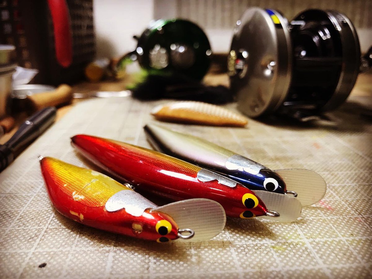 KazumaTakai's tweet photo. 糸を巻き巻き。時間に余裕がある時はとても楽しいけど、釣行前に追われてだと、作業になってとてもたいへん（笑）何事も余裕が欲しい、ですね。でも、出来上がると嬉しかったりする（笑）
#singlehook #woodream #abugarcia https://t.co/sDvtx9xNut