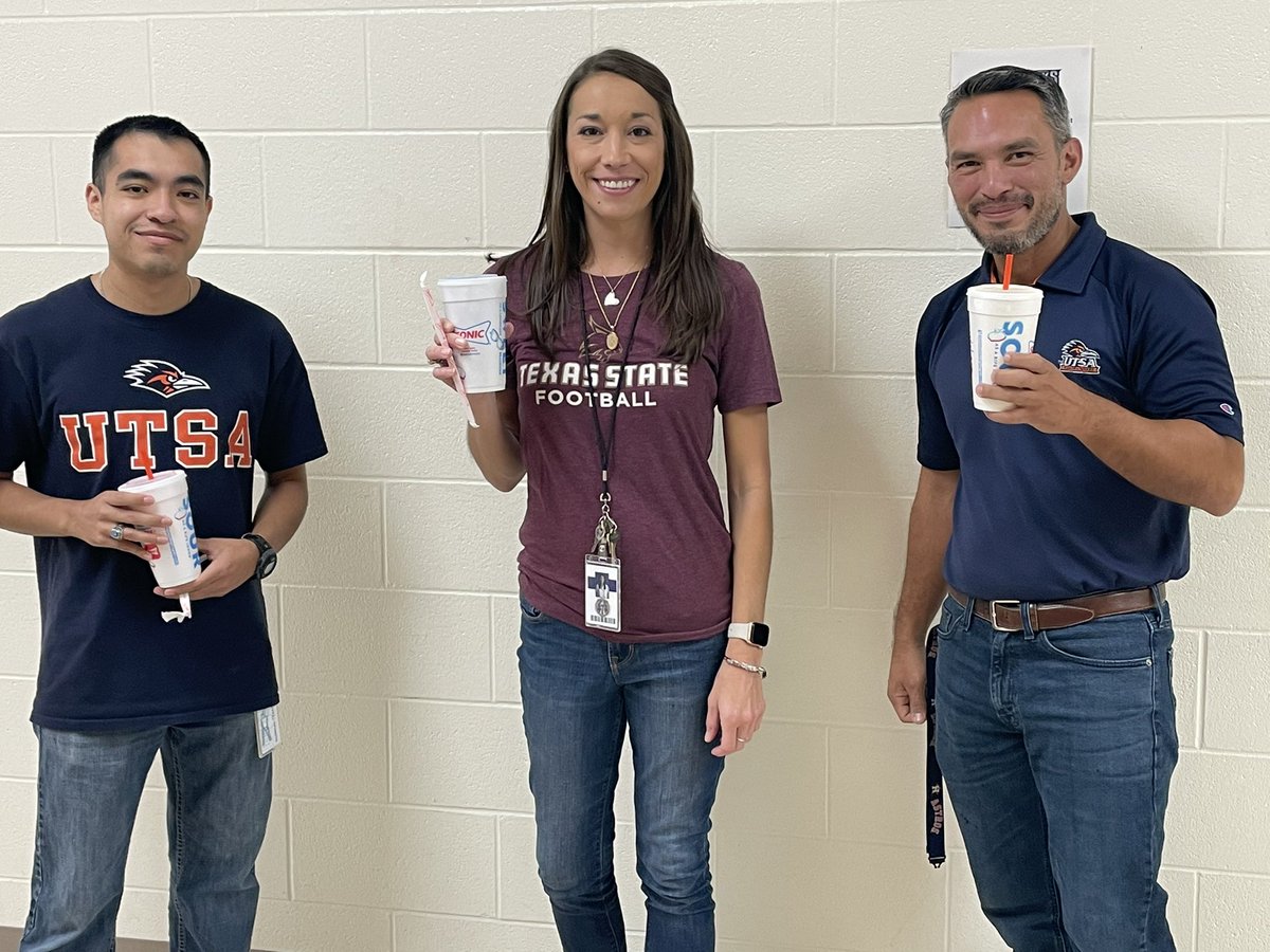 BrandyBergero20's tweet photo. We love celebrating our Staff 💙 Thank you for a fantastic first week MAVS!! @NISDStraus #TheStrausWay #TeamStraus https://t.co/16cVu0yBaK