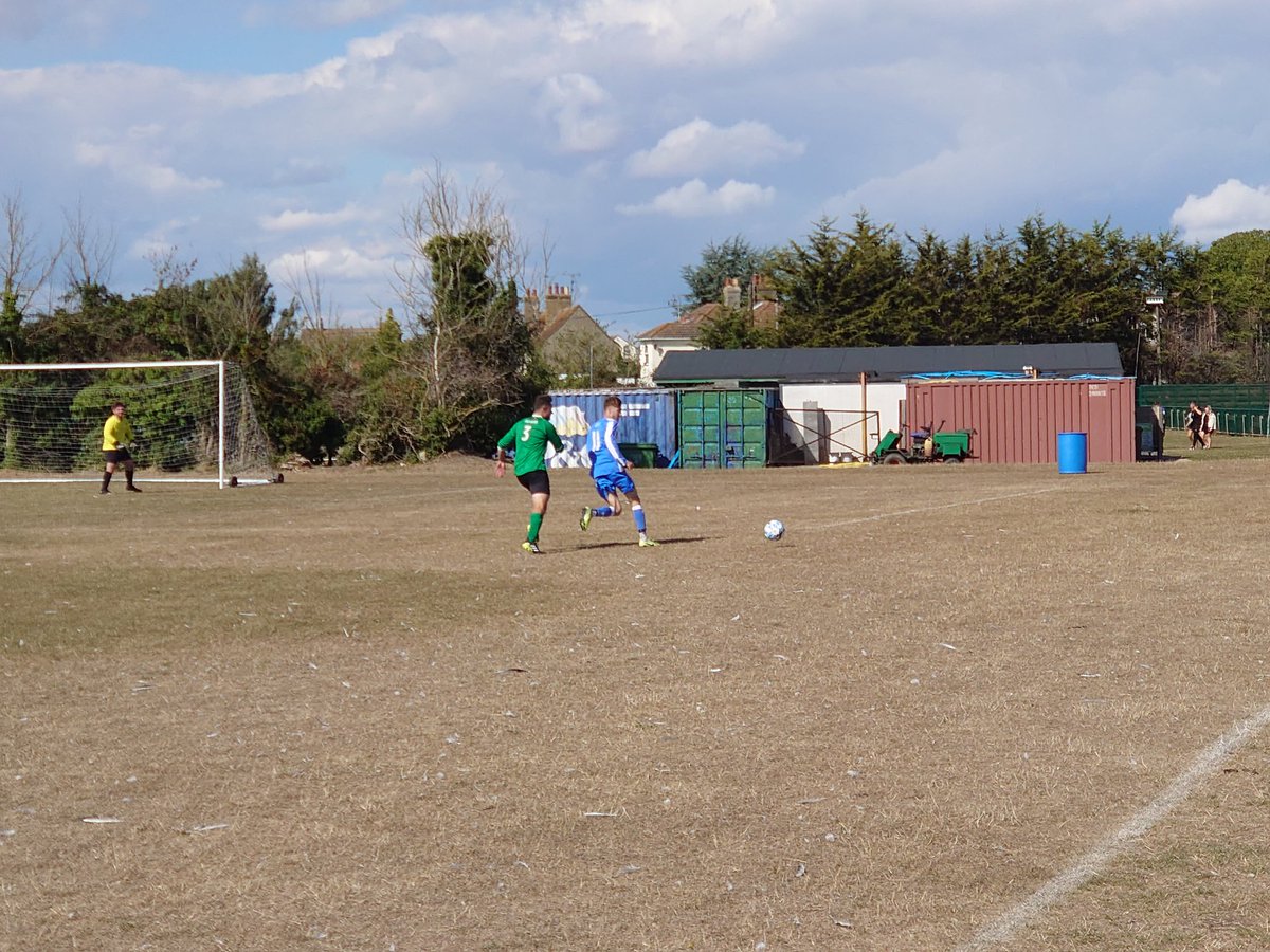 Full time - <a href="/Wakebury_FC/">Wakebury Football Club</a> 7-2 <a href="/OSFCReserves/">Old Southendian Reserves</a> - Harry Kateley nets four as Berry Boys come from 1-2 down to dismantle OS at Cupid's <a href="/ELRFootball/">Grassroots Football Show</a> <a href="/eofl/">eofl</a> #NonLeague