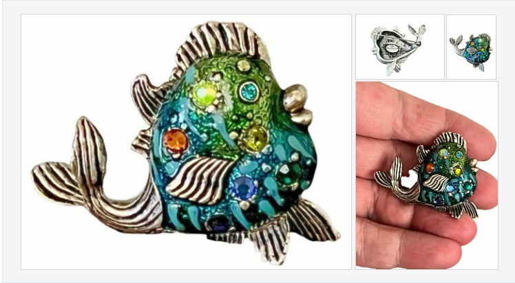 thegraydoor's tweet photo. Signed Chicos Enamel Rhinestone Fish Brooch Pin | eBay #costumejewelry #vintagejewelry #jewelry #estatejewelry #vintagecostumejewelry #brooch #pin #vintagepin #rhinestonepin #signedpin #chicos #fish #fishpin
https://t.co/kl4K5SZTmy https://t.co/3dMlprhxGy